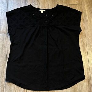 Sonoma Black Short Sleeve Knit Top with Textured Yoke